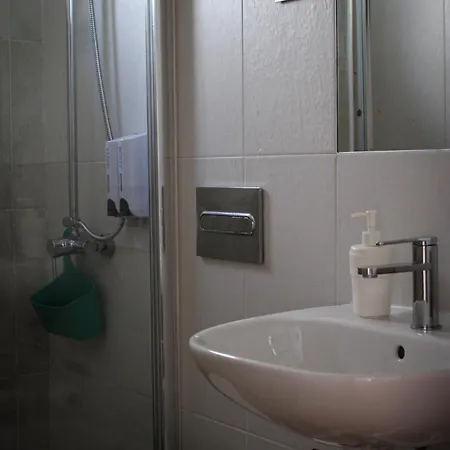 Like A Local Πανσιόν